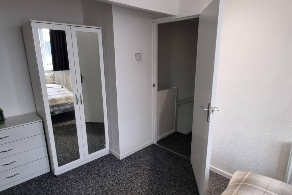 Your Home Away From Home. Λιντς Εξωτερικό φωτογραφία